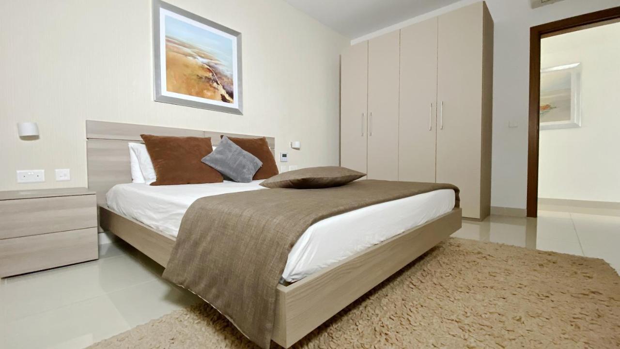 Quisisana - Cast Renting Apartment