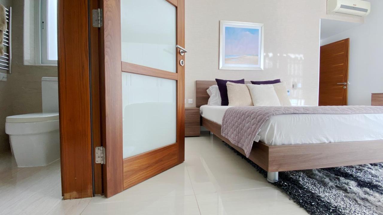 Quisisana - Cast Renting Apartment *
